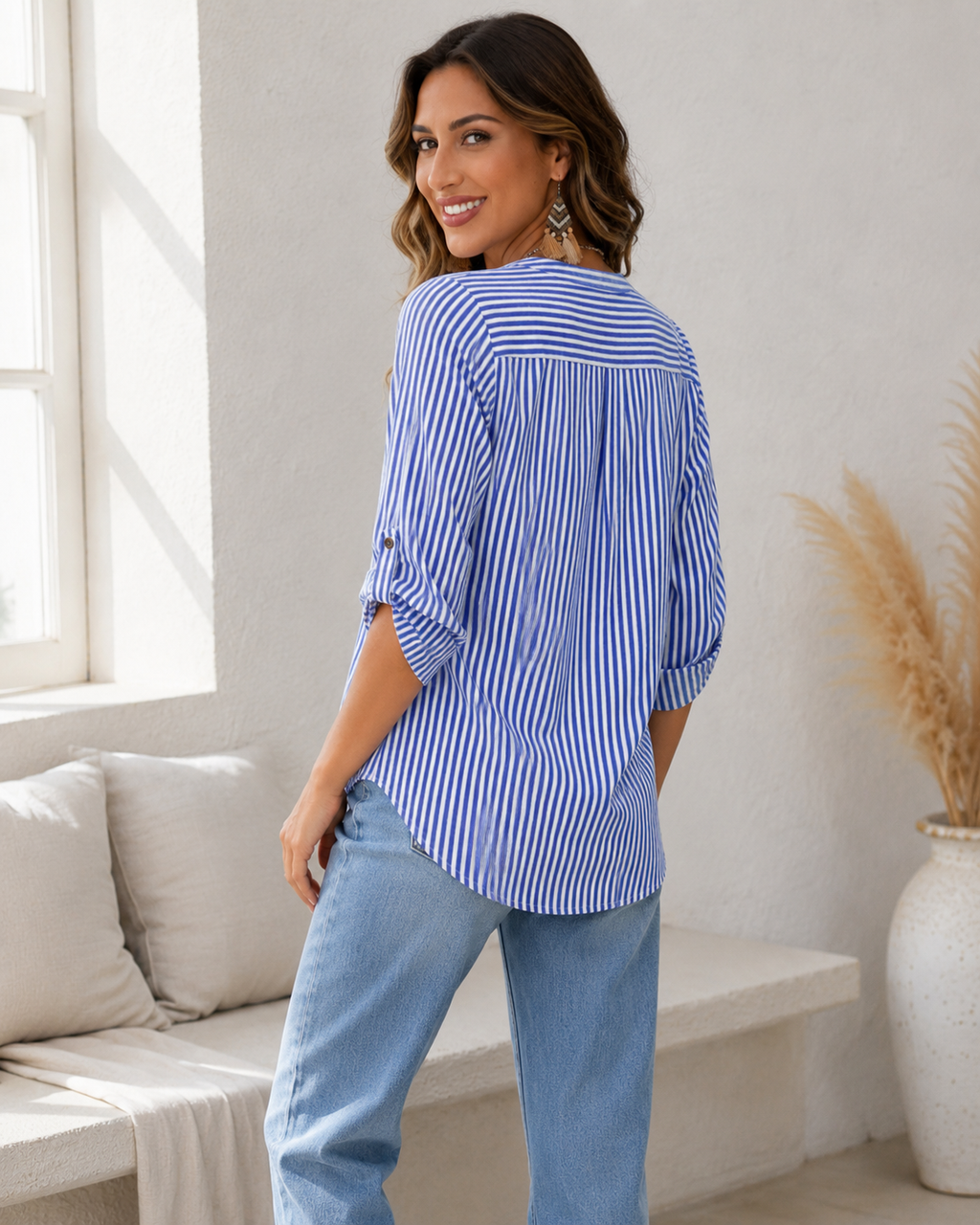 Blouse Rayée Col V à Manches Retroussables – Fluide et Tendance