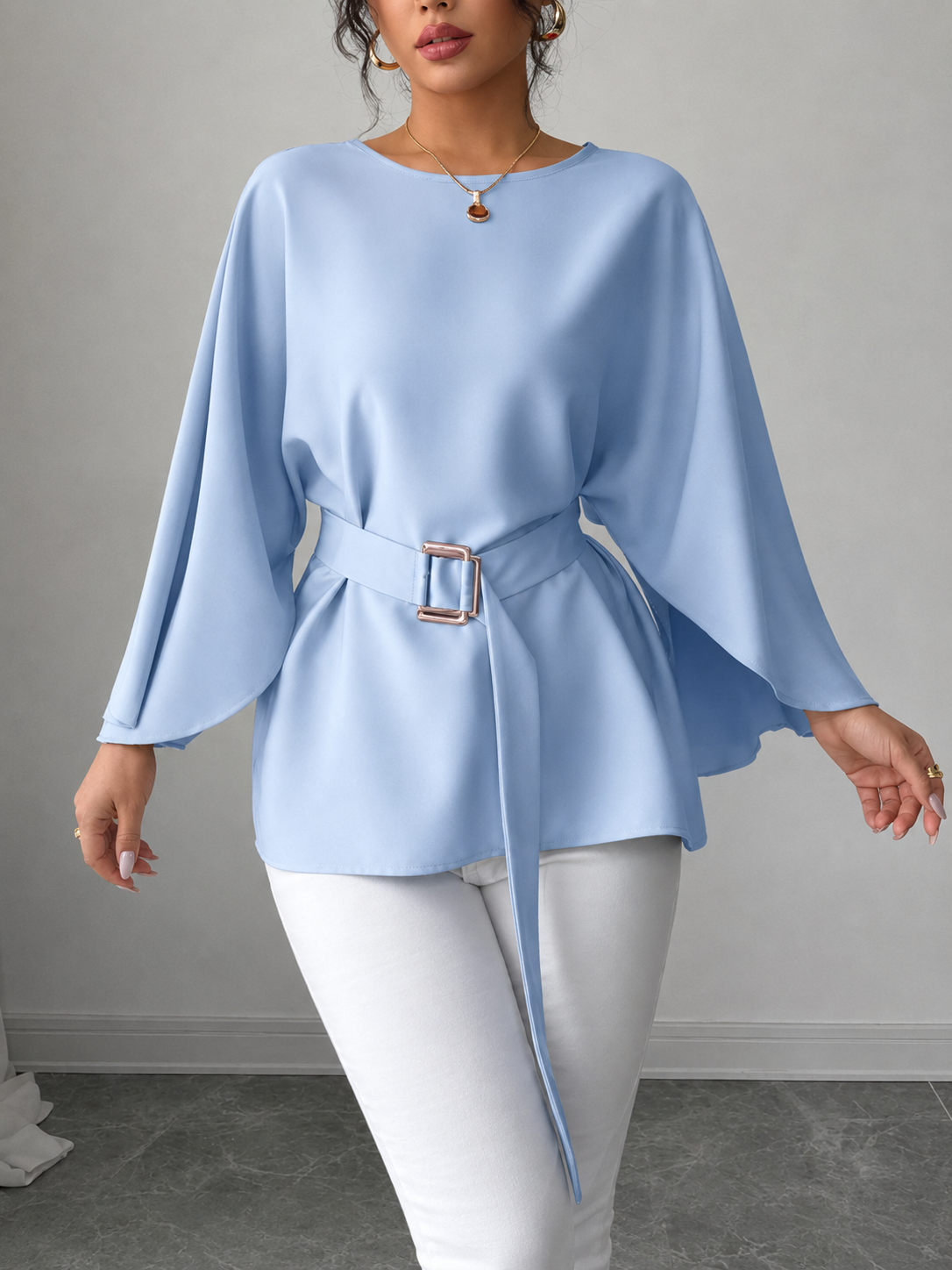 Blouse Satinée à Manches Chauve-Souris & Ceinture – Fluide et Élégante