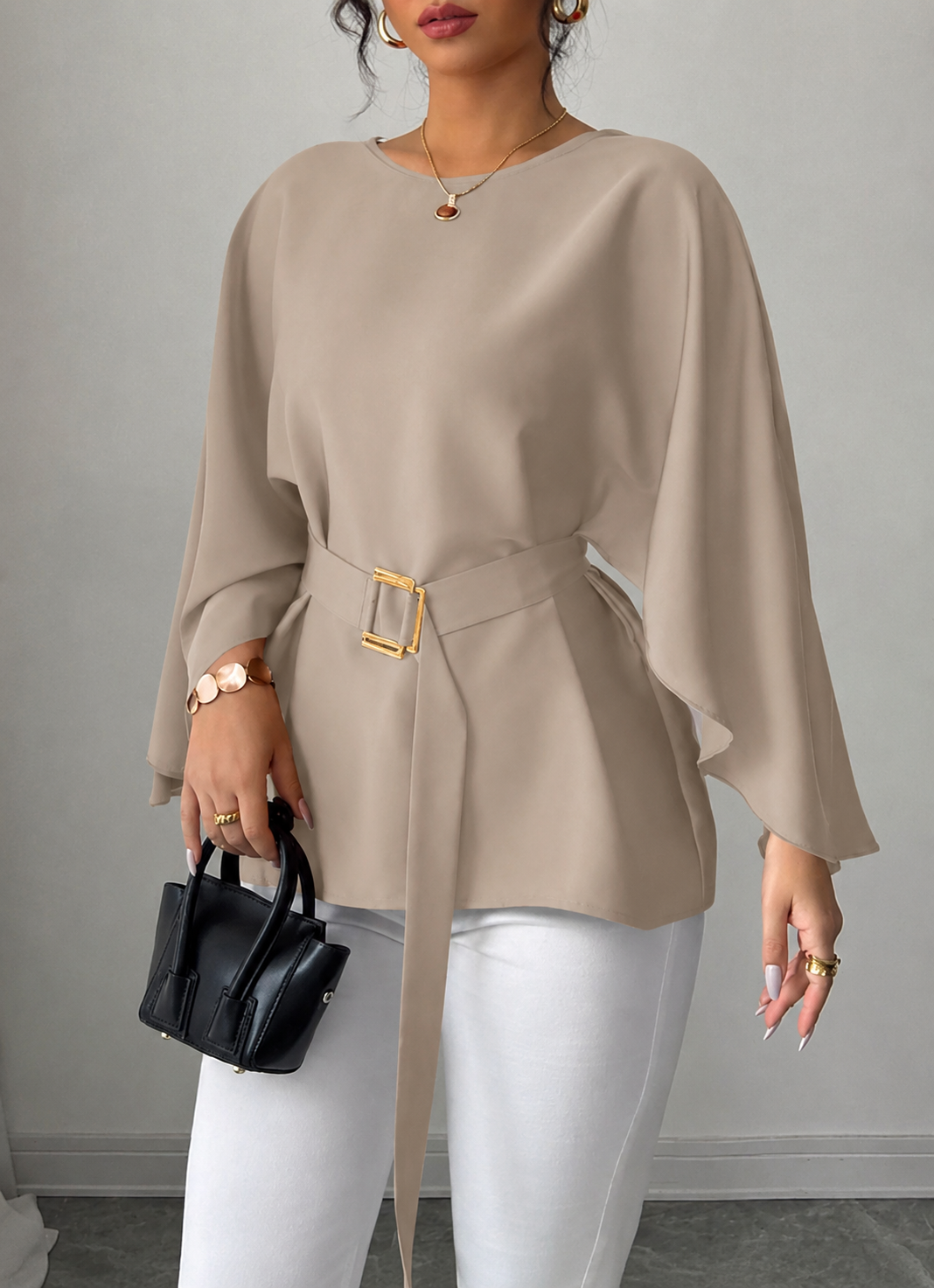 Blouse Satinée à Manches Chauve-Souris & Ceinture – Fluide et Élégante